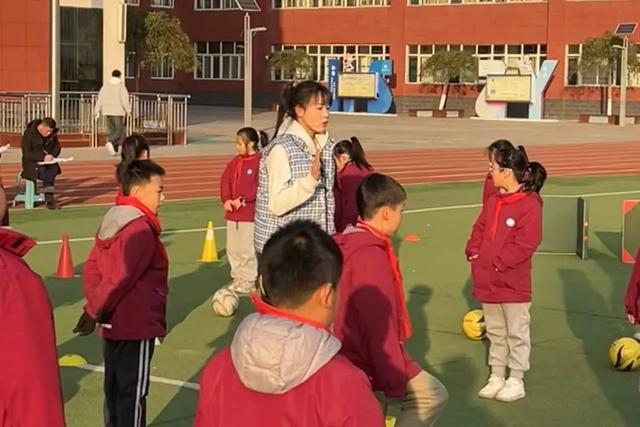 碰撞一场别开生面的体育跨学科融合展示课开元棋牌西安市浐灞十六小：体育与多学科(图6)